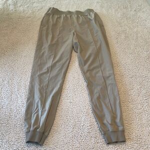 Lululemon Wanderer Jogger
Grey Sage size 8